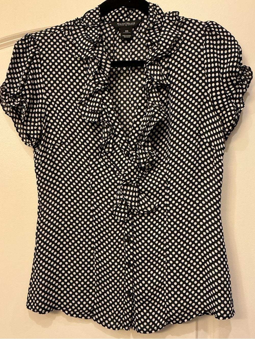White House Black Market Polka Dot Ruffle V-Neck Blouse XS Blk/White Cap Sleeve